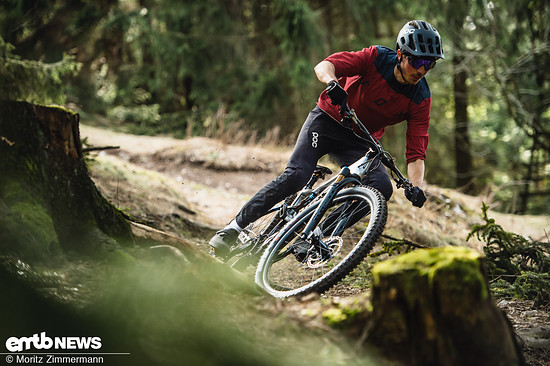 Die 29-Zoll-Laufräder bieten ein perfektes Überrollverhalten und tragen dazu bei, viel Speed mit in den Trail zu nehmen.