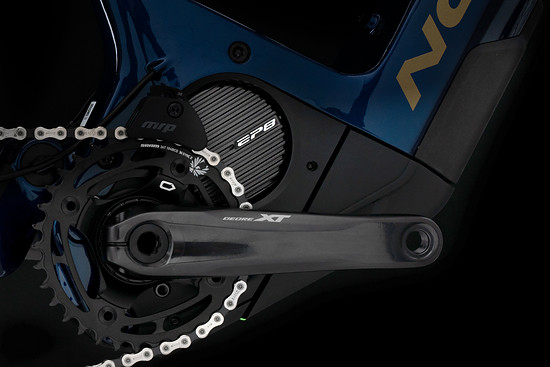 Norco verbaut in allen VLT-Modellen den Shimano EP8-Motor nach oben gedreht ein, damit Platz entsteht, um den Akku nach unten aus dem Rahmen zu entnehmen