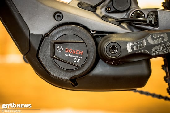 Cube verbaut auch in seinen E-Bikes für die Saison 2022 den bewährten Bosch Performance CX-Motor ein