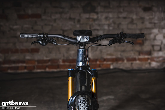 Alutech stellte auf den Craft Bike Days 2021 eine CNC E-Fanes mit Lupine-Frontlicht aus.