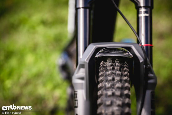 Wie gewohnt, liefert das Mudhugger EVO Bolt-On-Schutzblech an unserem Bike eine saubere Performance.