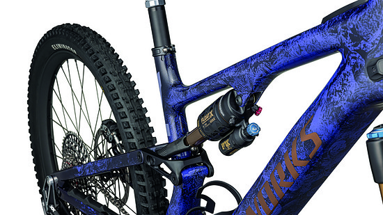 96825-02 LEVO-SL-SW-CARBON-UL-PDRNDGOTNT-CLGRY-MNSHDW D4-STTT