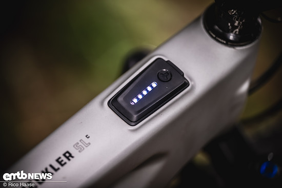 Der-LED-Hub-schien-an-unserem-Testbike-etwas-locker-und-koennte-neben-den-Zuegen-im-Rahmen-fuer-ein-leichtes-Klappern-gesorgt-haben