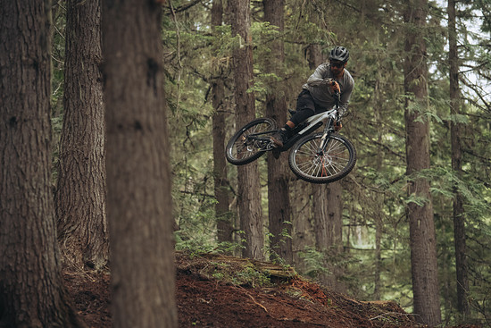 Rocky-Mountain-Instinct-PP-SL-Power-Update-Alex-Volokhov-Jump-01-web-res