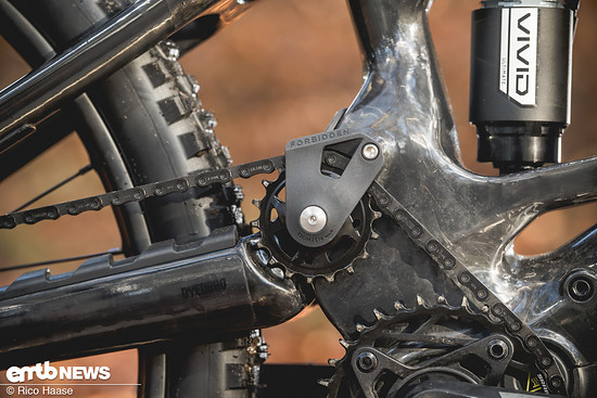 Kehrseite des hohen Drehpunkts kann eine erhöhte Geräuschkulisse sein, im Fall des Druid aber verkraftbar und primär bei verschmutztem Idler zu hören.