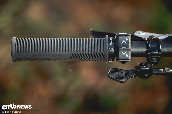 Bedient und gesteuert wird das ganze System über zwei Remote-Einheiten …