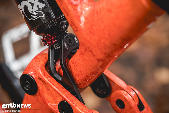 Der Flip Chip im Dämpferauge ist extrem klein.