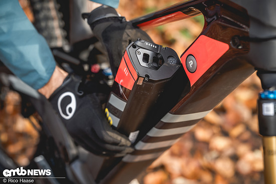 ... Akku mit Quick Release und Carbongehäuse.