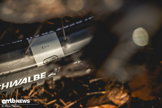 ... Carbonfelgen runden das Bild nach oben hin ab.