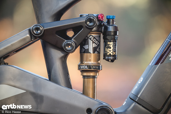 Den 150-mm-Hinterbau hält ein Fox Float X-Dämpfer im Zaum.