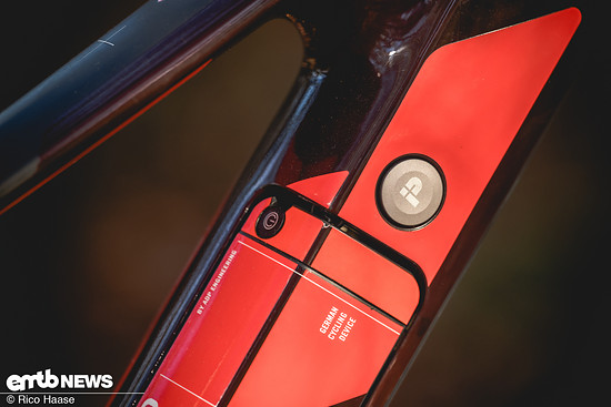 Rotwild hat einen eigenen Akku entwickelt, der sich mittels Quick Release in Windeseile ...