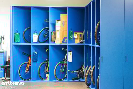 Service- oder Garantiefälle von Kompletträdern landen im Wartebereich und werden Schritt für Schritt abgearbeitet.