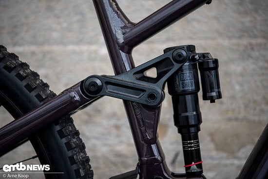 Am RockShox Super Deluxe Base-Dämpfer lassen sich lediglich Luftdruck und Rebound verstellen.
