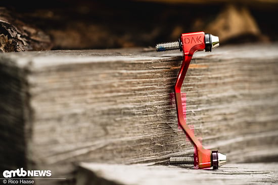 Auch CNC-gefräste Bremsadapter hat OAK in unterschiedlichen Farben und Dimensionen im Programm.