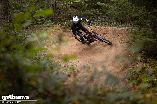 Trotz des hohen Gewichts überrascht das Vala Al mit jeder Menge Agilität.