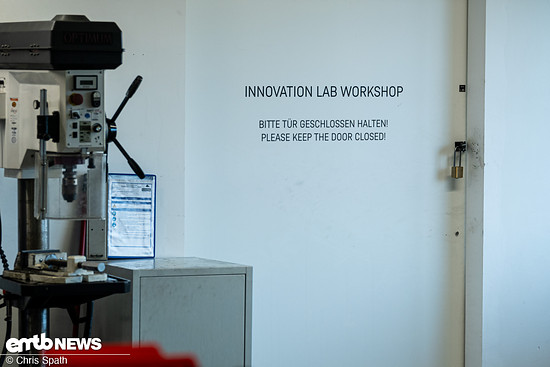 Unter Verschluss und oder abgedeckt unter Planen – Hinweise auf neue Produkte sieht man zuhauf im Testlabor.