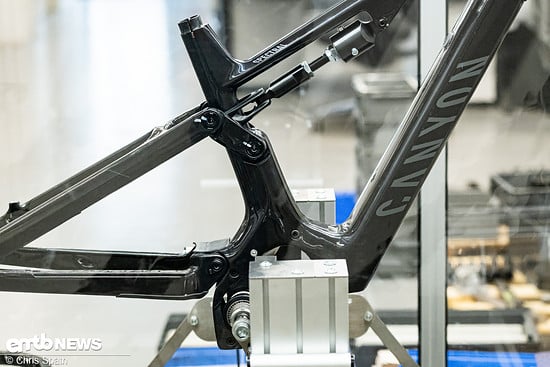 Neben der dynamischen Ermüdungsprüfung wird auch das Fahrerlebnis mithilfe von Prüfstandsergebnissen optimiert.