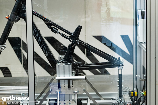 Canyon besitzt weltweit über 130 Prüfstände, die in Kooperation mit der Universität Pforzheim entwickelt werden.