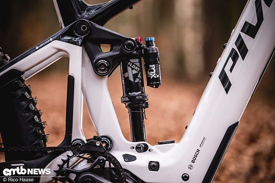 Am Heck ist ein Fox Float X-Dämpfer verbaut.