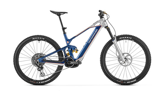 Eine Hommage an den Motorsport und insbesondere an den Porsche Kremer 8 in den legendären Original-Farben von Gulf: Das Mondraker Crafty Unlimited Gulf Edition.