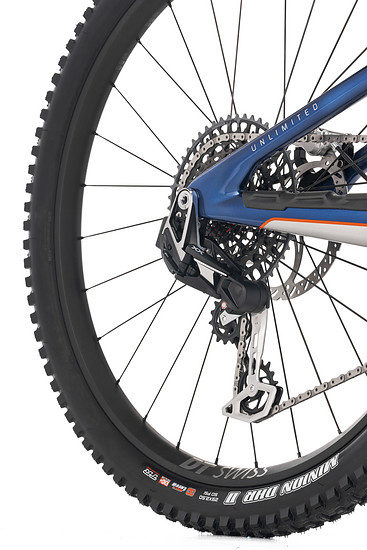 Eine SRAM XX Eagle Transmission bringt die Leistung ans Hinterrad. Sie arbeitet elektronisch per Funksignal.