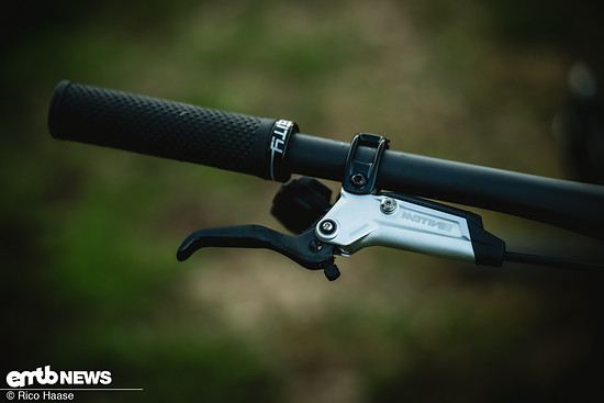 SRAM Motive-Bremsen sind technisch stimmig und bremsen gut, haben aber für mich nichts an einem schweren E-Bike zu suchen.