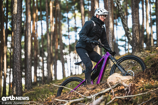 Bergauf gibt das Crussis eine herausragende Figur ab und lässt sich ausgezeichnet manövrieren.