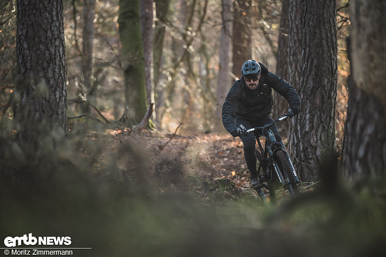 Die rückwärtsgerichtete Raderhungskurve ergibt diesen gewissen High-Pivot-Charakter …