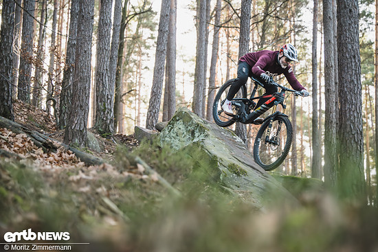 Mit meinen 1,8 3m Körpergröße konnte ich den Sattel, trotz langem Sitzrohr, immer ausreichend tief versenken.