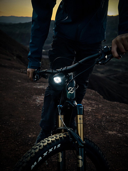 Avinox Front Light-6