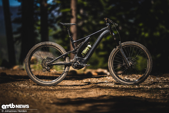 Vrrroooum, das Specialized Turbo Kenevo mit Doppelbrückengabel und 27,5"-Reifen verspricht Fahrspaß, Airtime und das am laufenden Band.