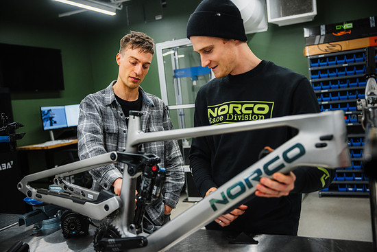 ... fertigen Rahmen sind viele Schritte nötig.