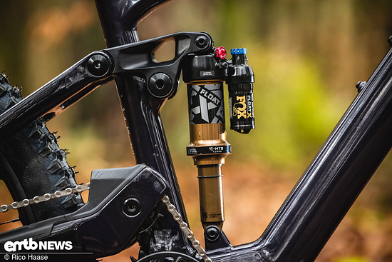 ... Fox Factory-Fahrwerk.