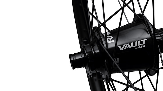 Race Face vertraut auf die bauchigen Vault-Naben mit Stahl-Achsen und 3° Eingriffswinkel am Freilauf.