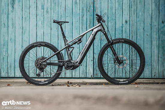 Merida Etmo 800 – das preisbewusste Alu-Allmountain des Branchenriesen setzt auf 160 mm Federweg vorn und hinten, Mullet-Bereifung und den starken Bosch-CX-Motor
