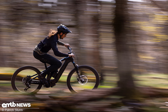 Braucht man ein ABS-System am Fahrrad? In der Vergangenheit waren Stempel- oder Felgenbremsen nicht so stark, dass ein Festbremsen oder gar ein Überschlagen durch überbremsen alltägliche Begleiter waren.