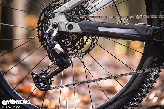 Angetrieben wird das knapp 7.000 € teure Expert+ Modell durch eine SRAM Eagle 90.