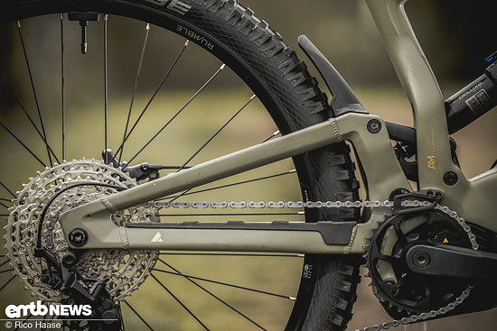 Der 4-Link-Swingarm-Hinterbau ist komfortabel und generiert viel Grip und Traktion.