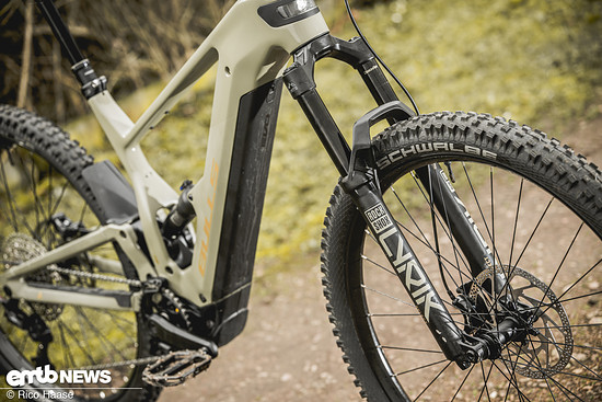 Das RockShox-Fahrwerk ist potent und ...