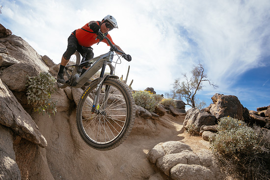 MTB-Legende Brett Tippie will Aventon dabei helfen im E-Bike-Segment Fuß zu fassen.