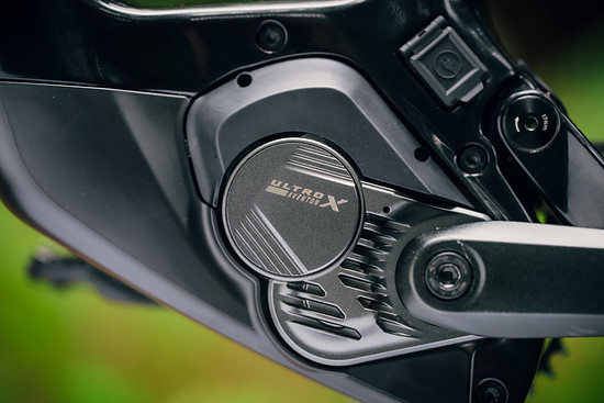 Der Ultro X Motor im Aventon Current EXP und Advanced schiebt mit bis zu 120 Nm Drehmoment und 850 W Leistung.