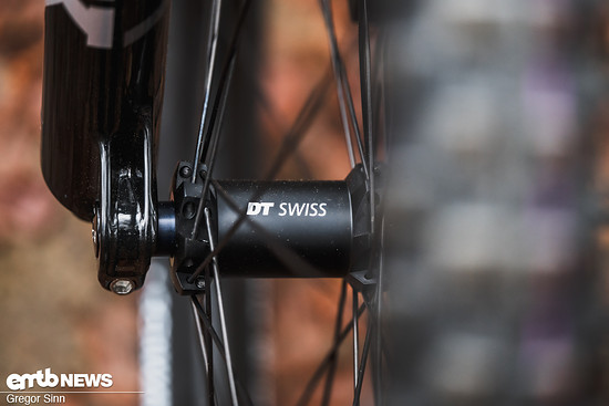 Die Alu-Laufräder stammen aus dem Hause DT Swiss.