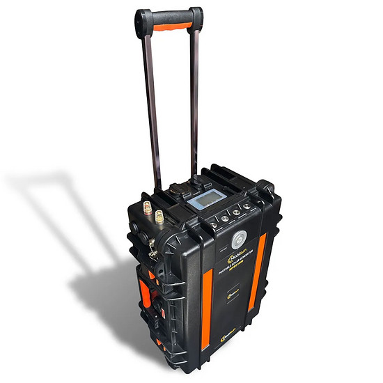 In den Rollkoffer integriert ist die Mobisun ohne Adapter direkt mit dem Solarpanel wieder aufladbar.