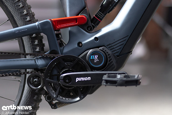 Pinion liefert Motor und Getriebe in einem Block.