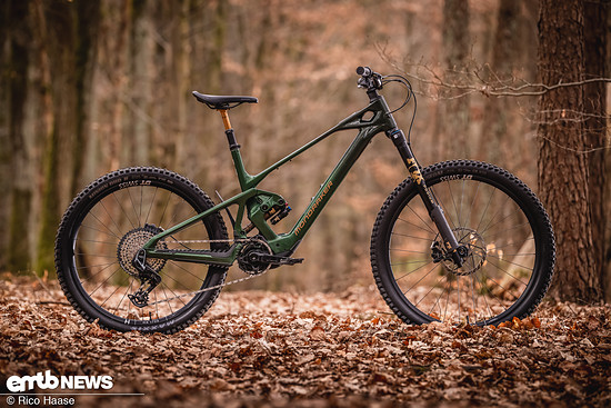 Wir konnten den neuen Avinox M2S in einem Mondraker Zendit testen.