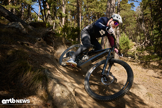 Mit dem neuen Pivot Shuttle AMP’d kommt ein potentes, hochperformantes E-MTB auf den Markt, das als All Mountain und Enduro punkten will ... und wird!