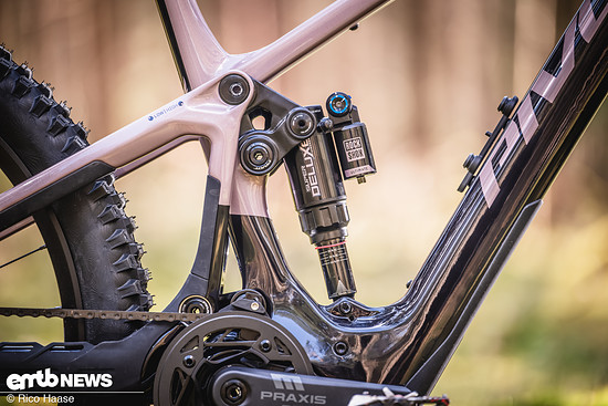 Um Traktion und Komfort kümmert sich ein RockShox Deluxe Ultimate-Dämpfer der neuesten generation.