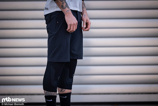 Schlank, unauffällig und doch Level 2 zertifiziert – die Dirt Knee Guard von O’Neal machen eine richtig gute Figur.