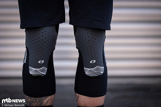 Der Dirt Knee Guard 1.0 setzt auf eine dünne Konstruktion, die sich wie eine zweite Haut anfühlen soll