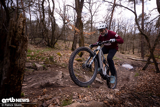 Um all die Power auf den Trail zu bekommen, muss ...
